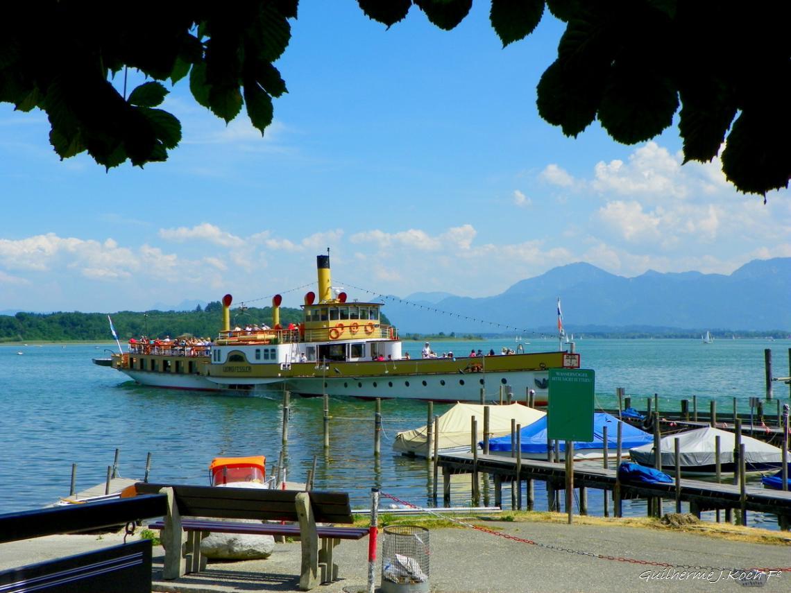 tags: paisagem,lago,natureza,barco

Lago Chiemsee, indo para os Alpes em Sch&ouml;nau, Alemanha