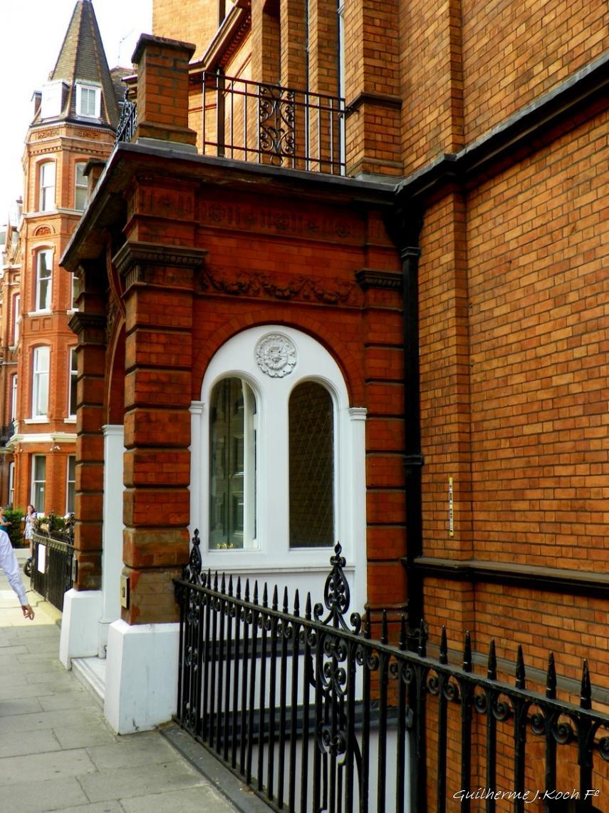 tags: Arquitetura,pr&eacute;dios

Centro, Londres, UK