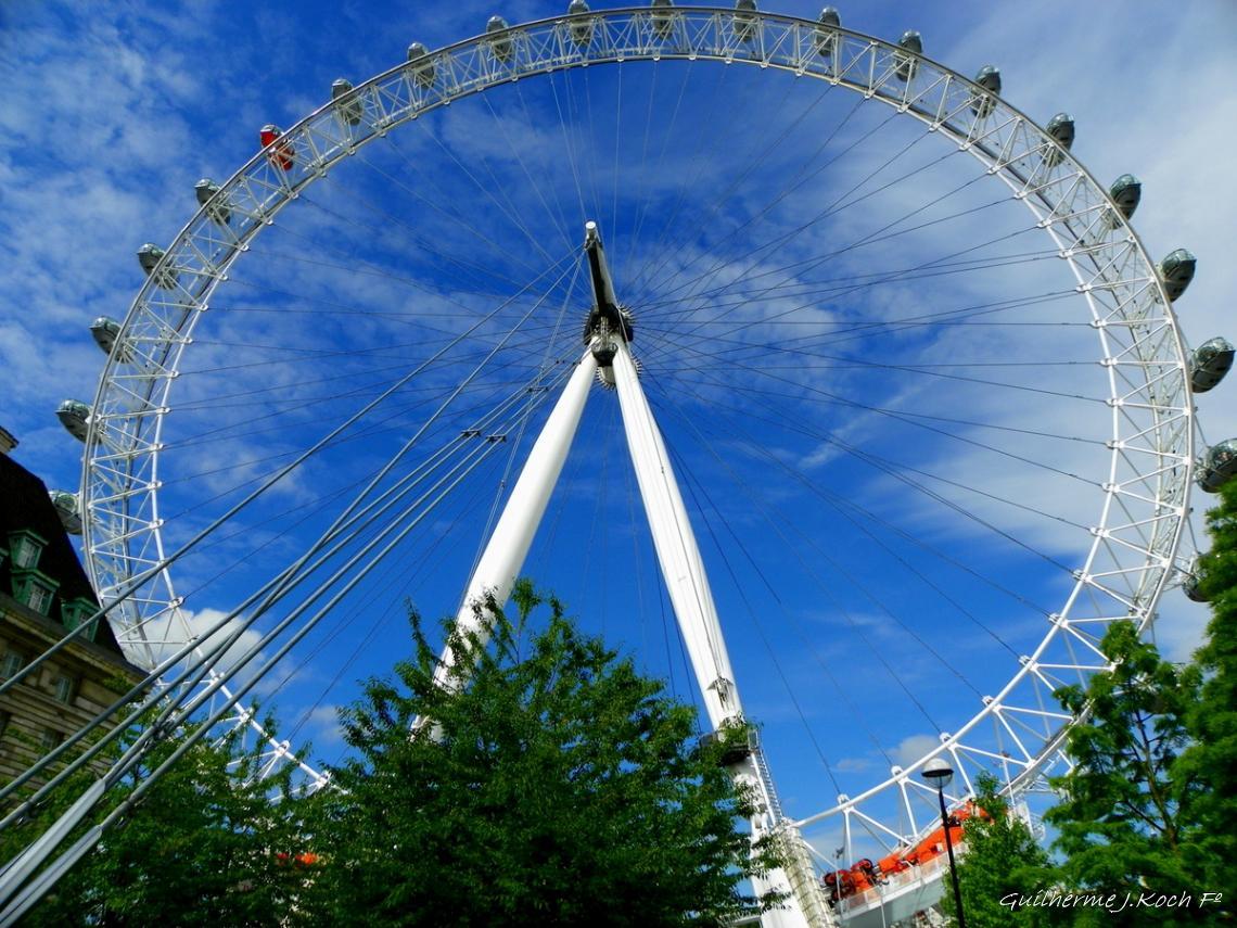 tags: Arquitetura,roda gigante,c&eacute;u,azul

London Eye, Londres, UK
