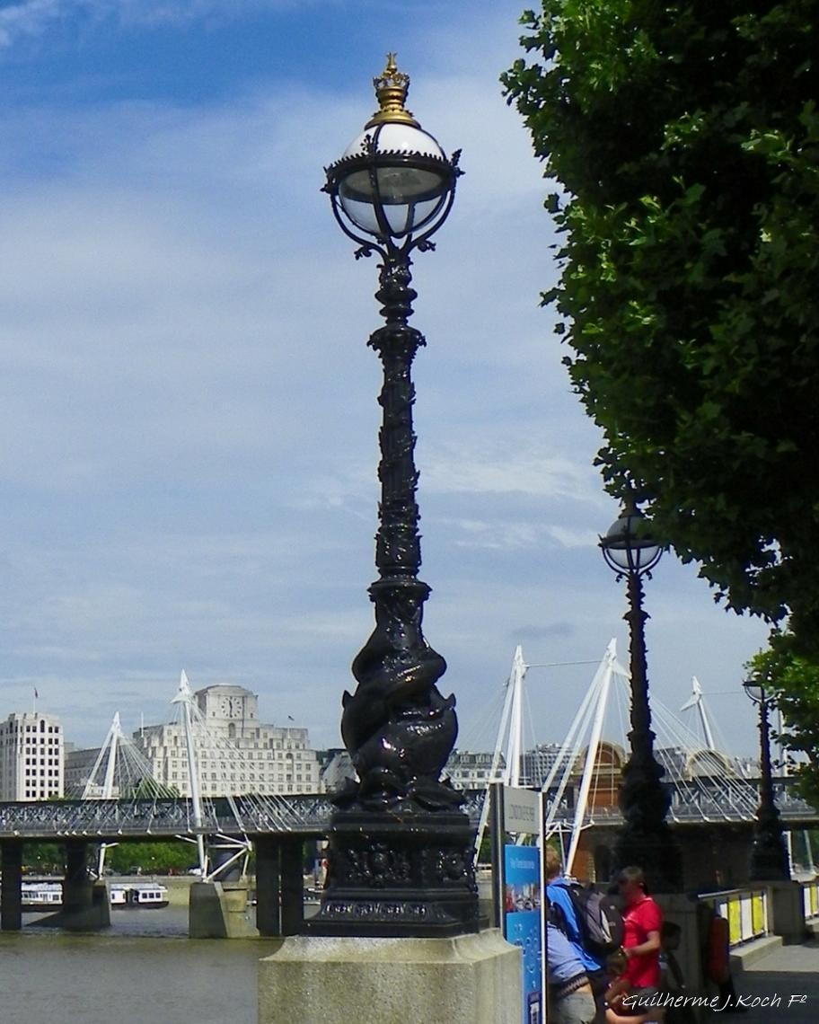 tags: paisagem urbana,poste,ponte,rio,c&eacute;u

Londres, UK