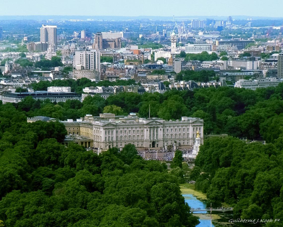 tags: paisagem urbana,castelo,lago,Hist&oacute;tia,Arquitetura

 Pal&aacute;cio de Buckingham, Londres, UK