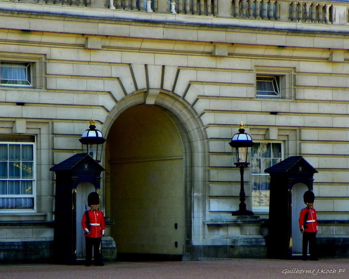 tags: Arquitetura,port&otilde;es,castelo

 Pal&aacute;cio de Buckingham, Londres, UK