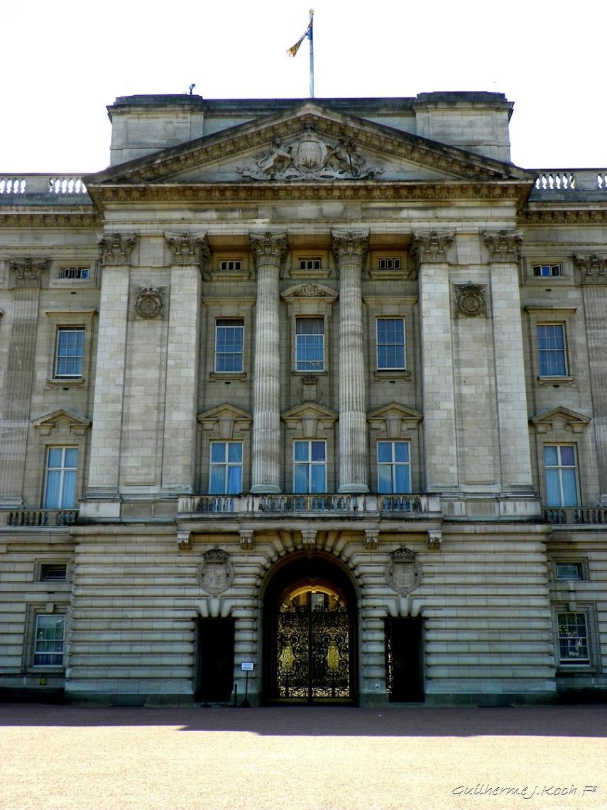 tags: Arquitetura,port&otilde;es,castelo

 Pal&aacute;cio de Buckingham, Londres, UK