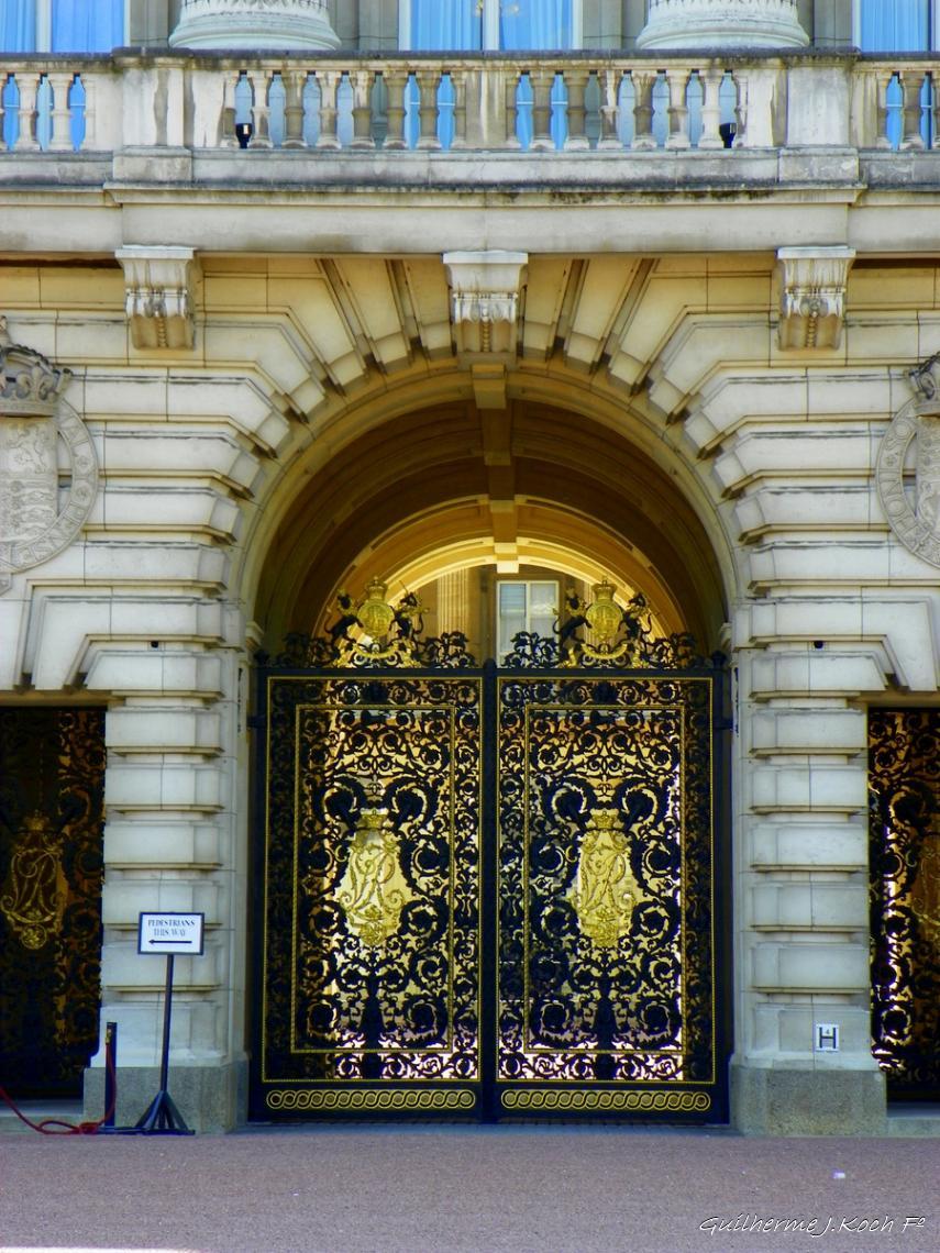 tags: Arquitetura,port&otilde;es,castelo

 Pal&aacute;cio de Buckingham, Londres, UK