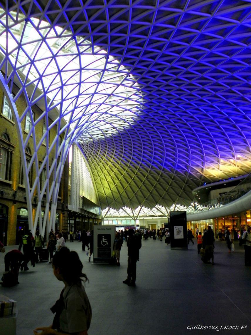 tags: Arquitetura,esta&ccedil;&atilde;o,Moderno,estrutura

Esta&ccedil;&atilde;o King's Cross, Londres, rumo a Cambridge, UK