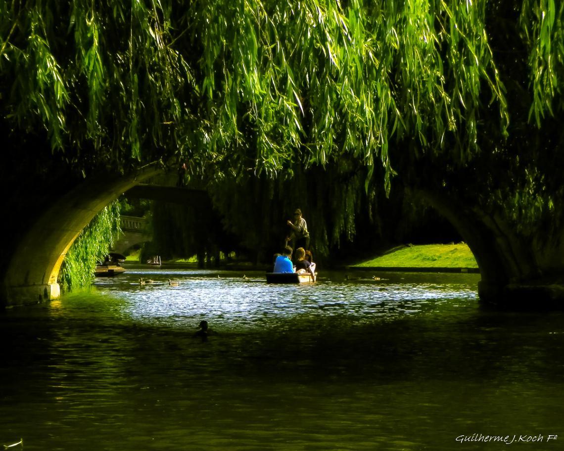 tags: paisagem urbana,lago,agua,barco

Passeio de barco em Cambridge, UK