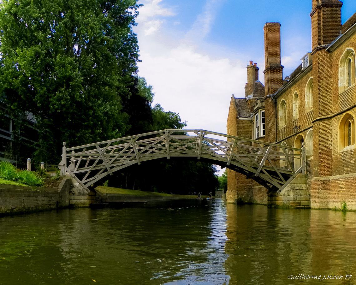 tags: paisagem urbana,lago,agua,ponte,pr&eacute;dios hist&oacute;ricos

Passeio de barco em Cambridge, UK