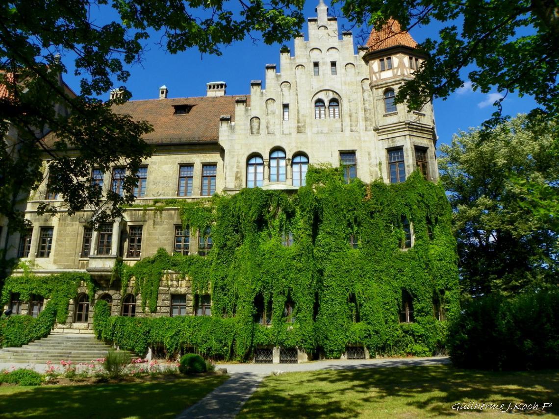 tags: Arquitetura,castelo,verde,pr&eacute;dios hist&oacute;ricos

Castelo Faber-Castell, N&uuml;rnberg, Alemanha