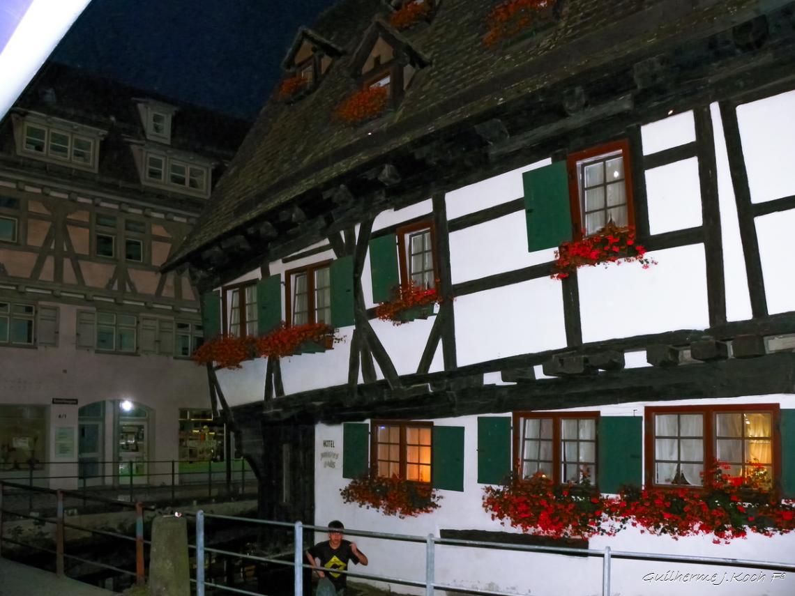 tags: Arquitetura,hist&oacute;ria,enxaimel,flores

Hotel Schiefes Haus em Ulm, DE - "hotel mais torto do mundo"