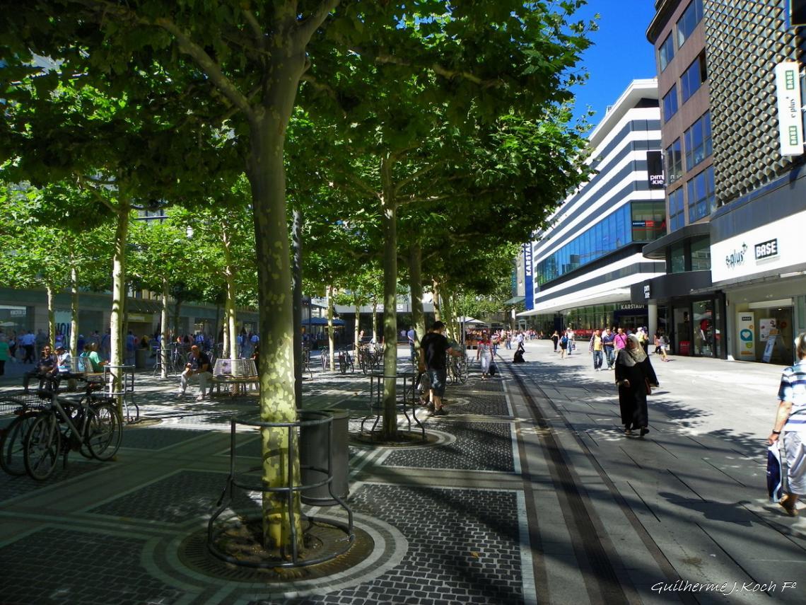 tags: paisagem urbana,pra&ccedil;a

Frankfurt, Alermanha