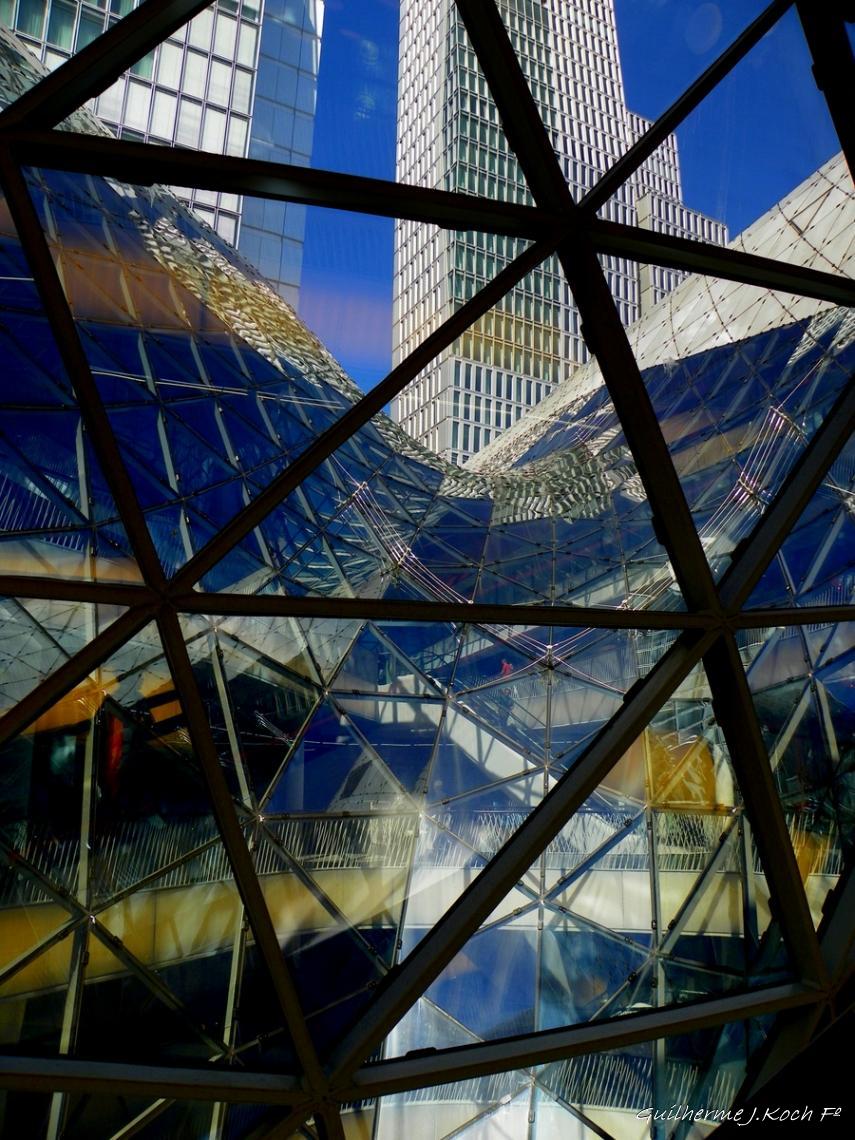 tags: Arquitetura,Moderno,shopping

MyZeil, Shopping Mall, Frankfurt, Alemanha