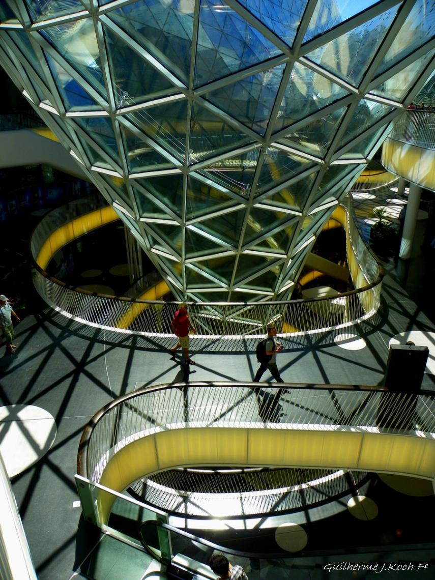 tags: Arquitetura,Moderno,shopping

MyZeil, Shopping Mall, Frankfurt, Alemanha