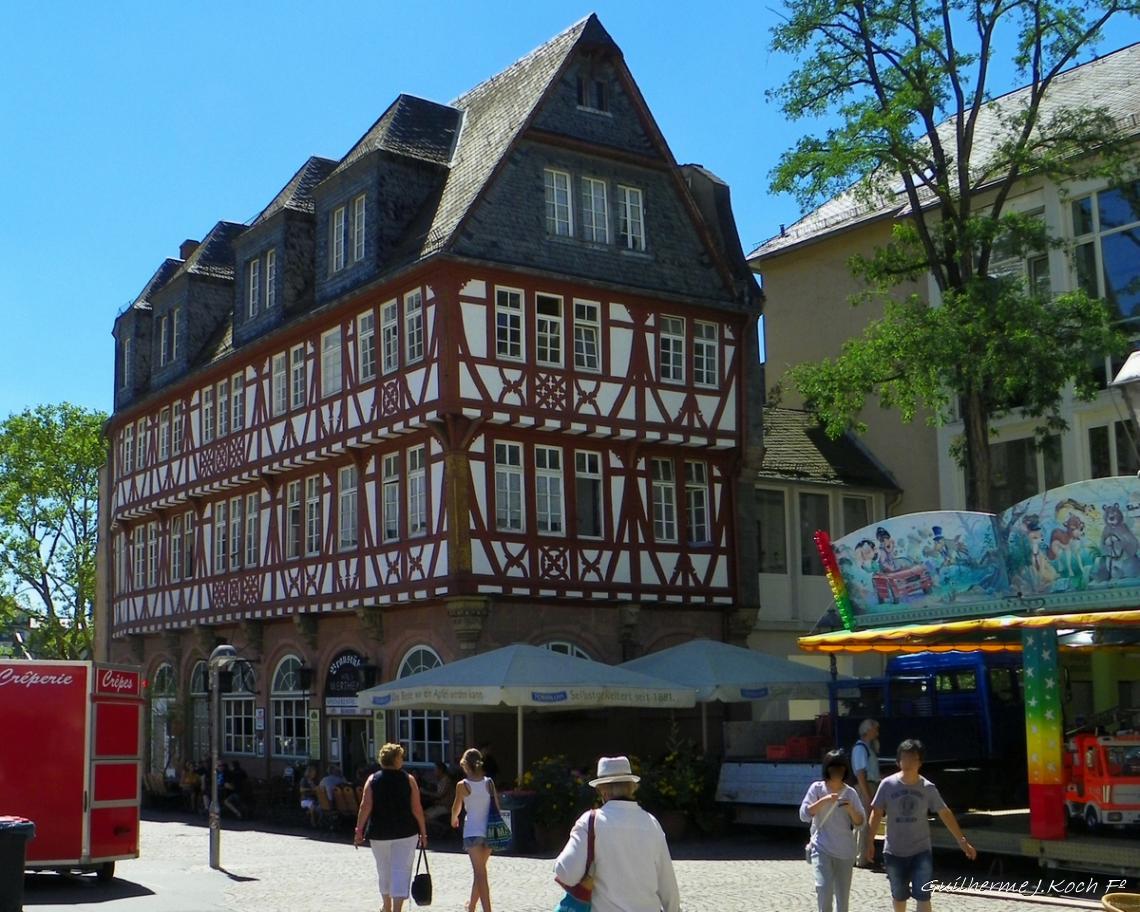 tags: Arquitetura,hist&oacute;ria,enxaimel

Centro hist&oacute;rico, Frankfurt, Alemanha