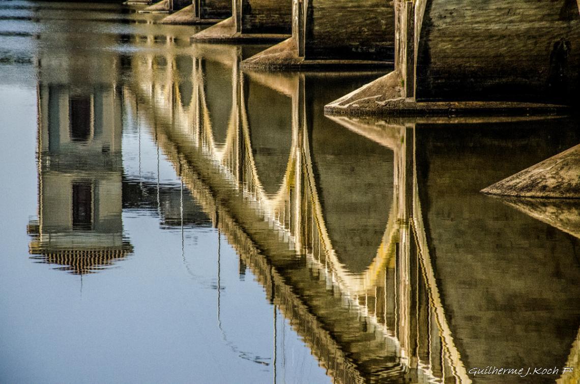 tags: ponte,rio,reflexo,agua,brasil

Ponte Internacional Bar&atilde;o de Mau&aacute;, liga o munic&iacute;pio de Jaguar&atilde;o no Brasil &agrave; Rio Branco no Uruguai        
