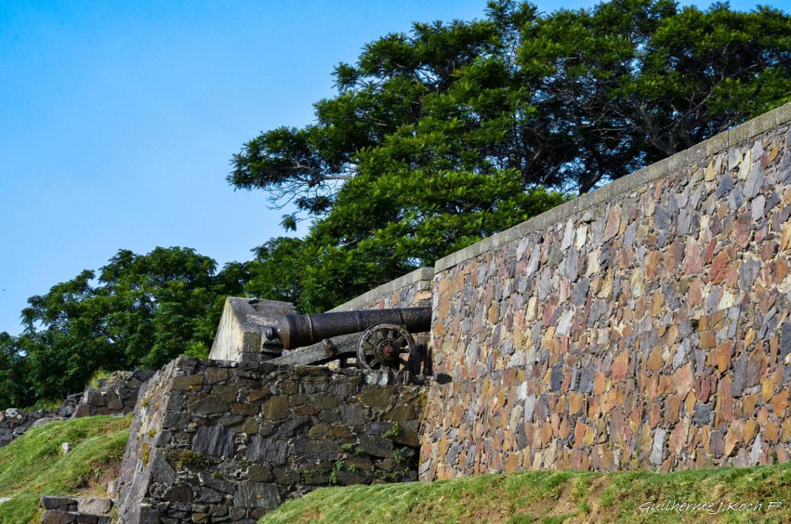tags: Arquitetura,muralhas,canh&otilde;es

Colonia Del Sacramento, Uruguai