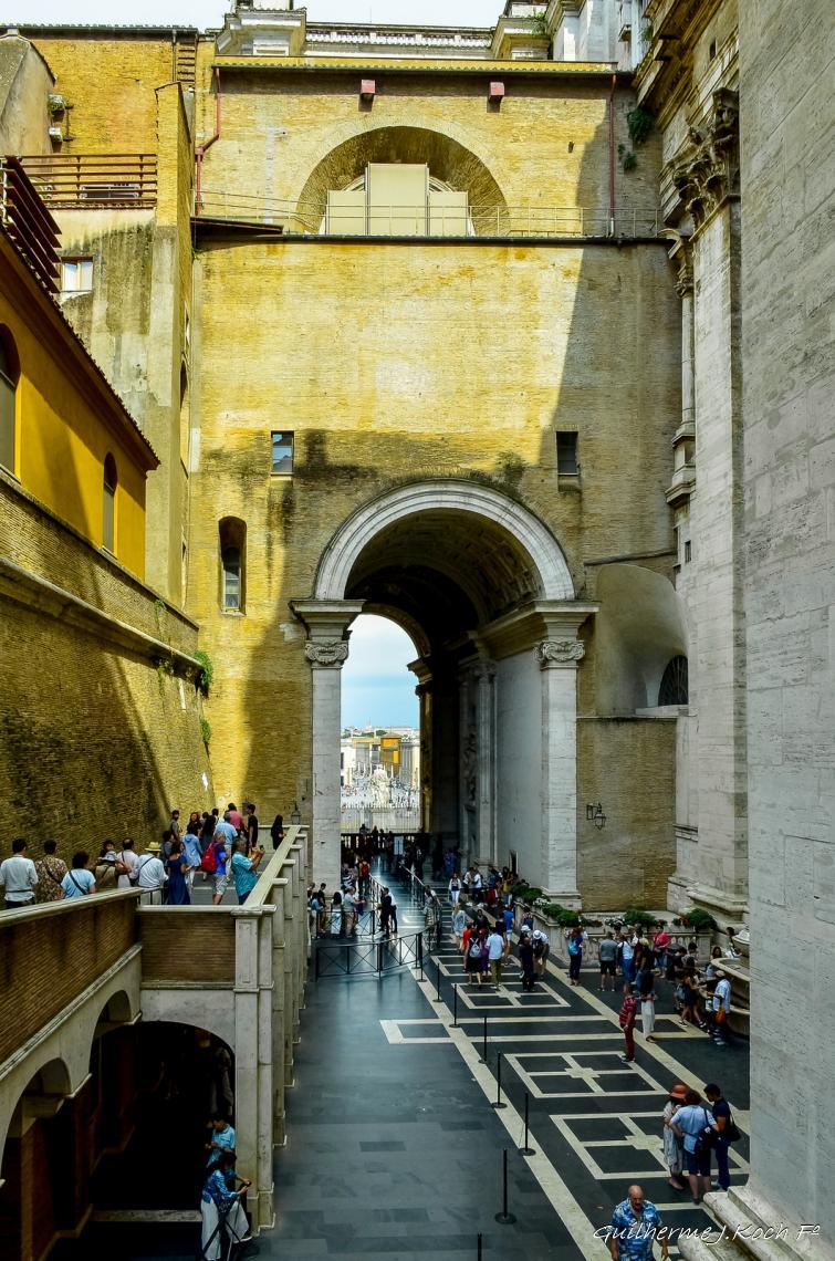 tags: 

Sa&iacute;da do Museu do Vaticano