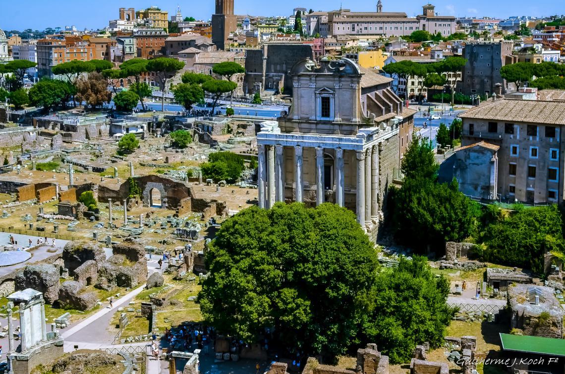 tags: 

Vista do s&iacute;tio arqueol&oacute;gico romano, Roma, Ita