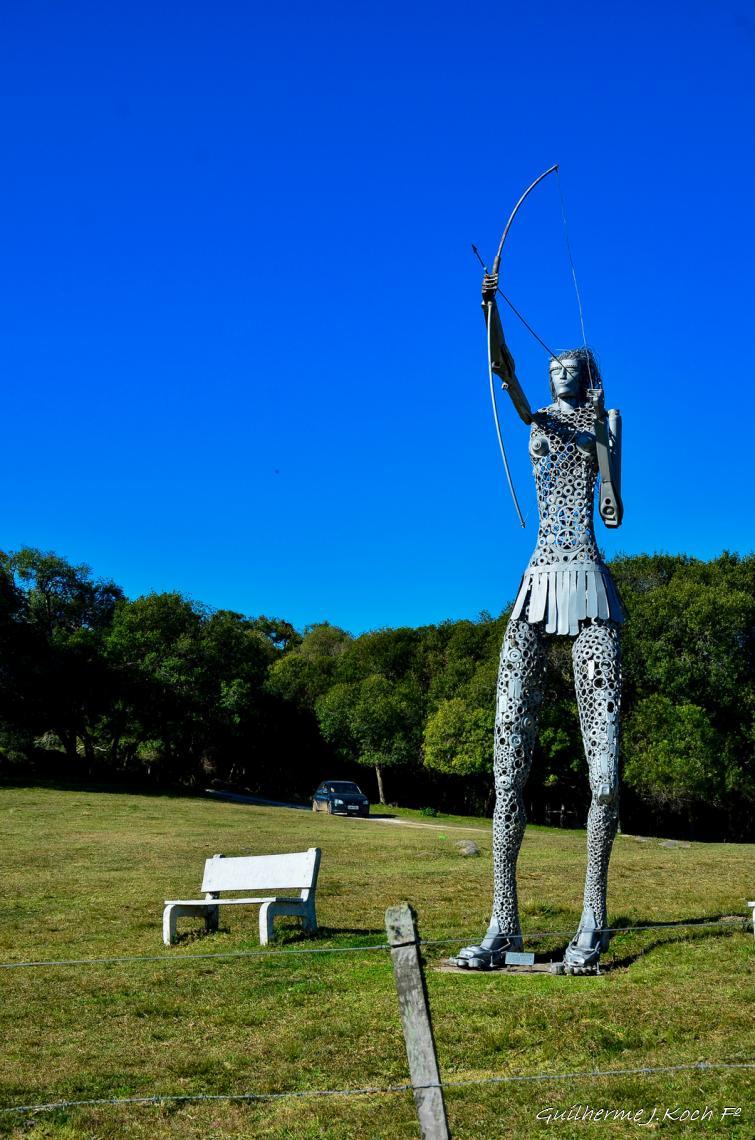 tags: natureza,posada,Esculturas

&Iacute;ndia Imembu&iacute;, obra do Prof. Jos&eacute; Machado - Ch&aacute;cara do Forte - Ca&ccedil;apava do Sul - RS - Brasil
