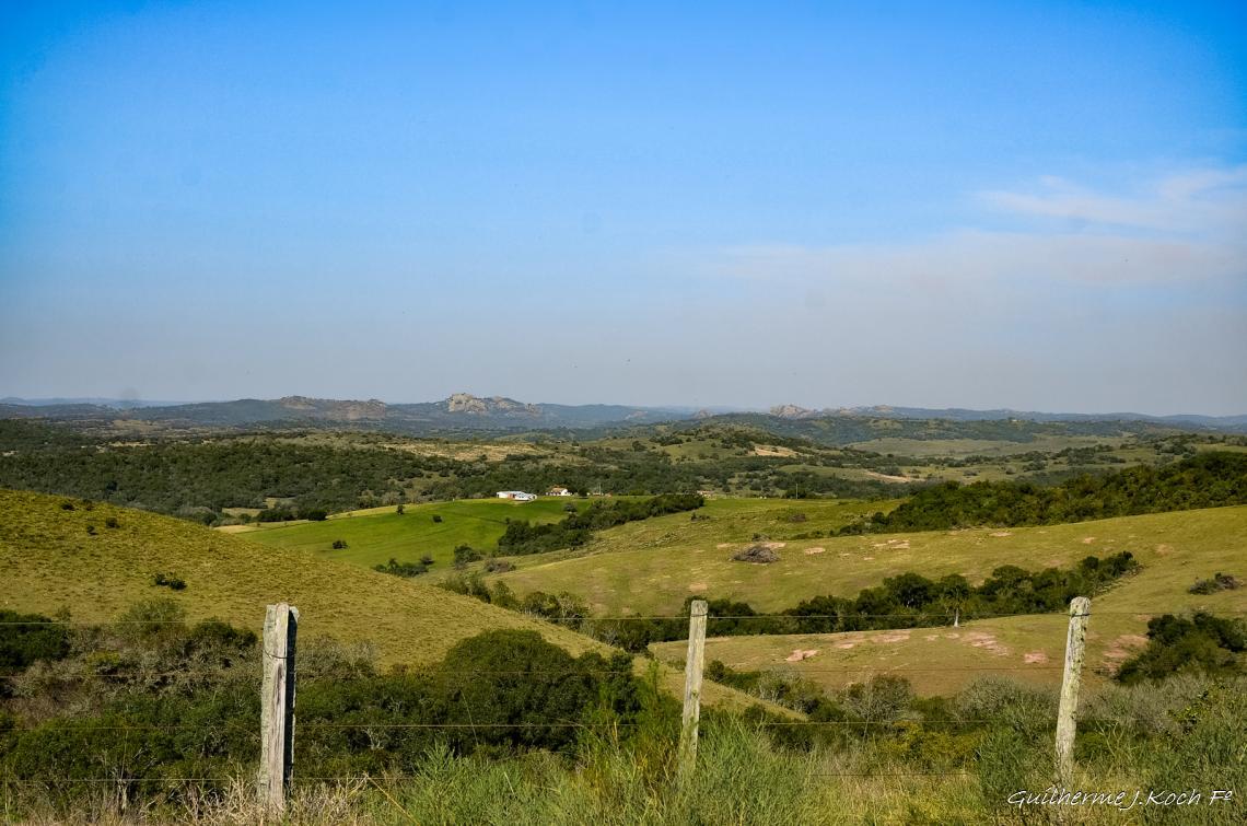tags: natureza,paisagem,mata,morros,campos

Paisagem - Ca&ccedil;apava do Sul - RS - Brasil