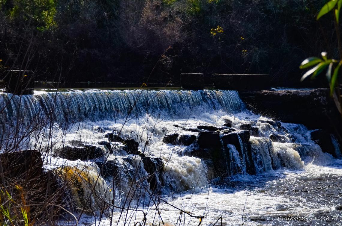 tags: paisagem,morros,Geomonumentos,rio,agua,cascata,natureza

Prainha Pedra da Cruz - Ca&ccedil;apava do Sul - RS - Brasil