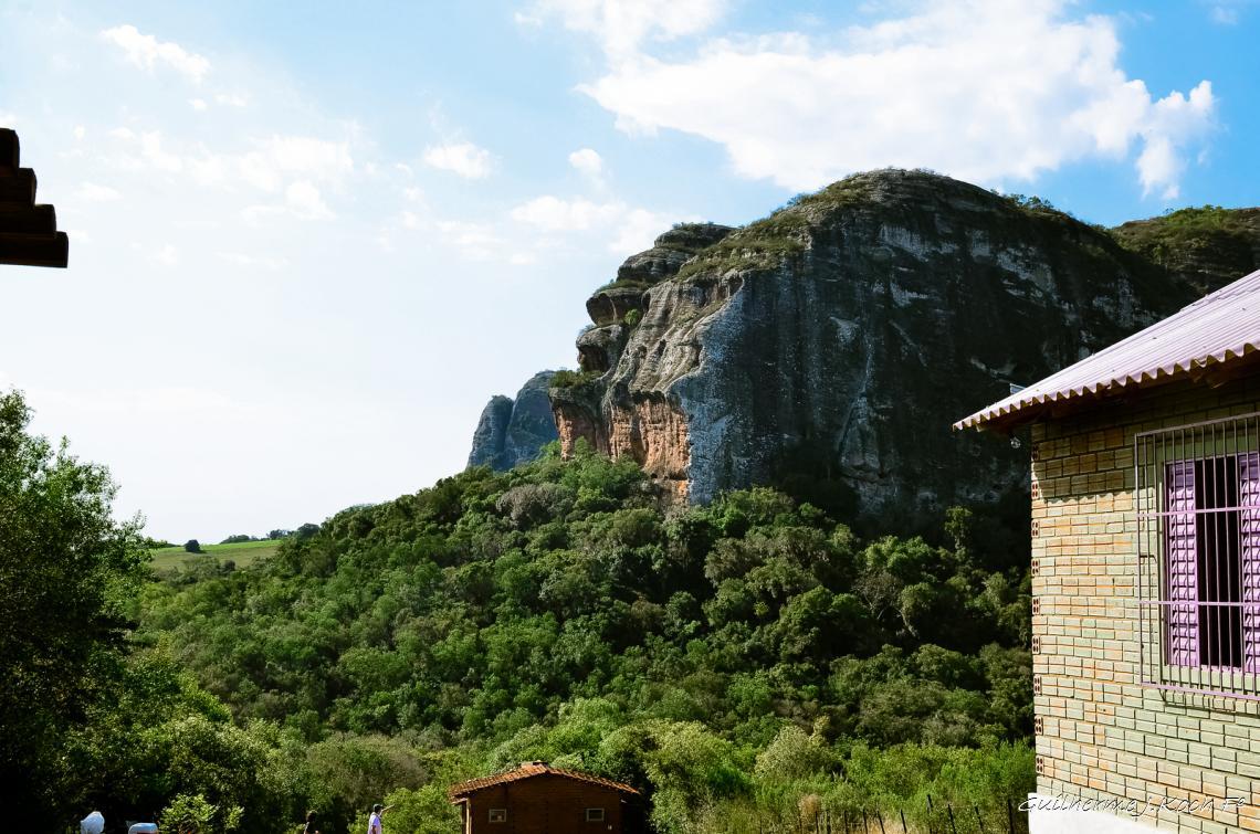 tags: paisagem,morros,Geomonumentos,natureza

Parque Natural M. Pedra do Segredo - Ca&ccedil;apava do Sul - RS - Brasil