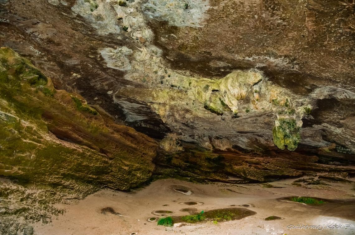 tags: paisagem,morros,natureza,floresta,mata,grutas,estalactites

Parque Natural M. Pedra do Segredo - Ca&ccedil;apava do Sul - RS - Brasil