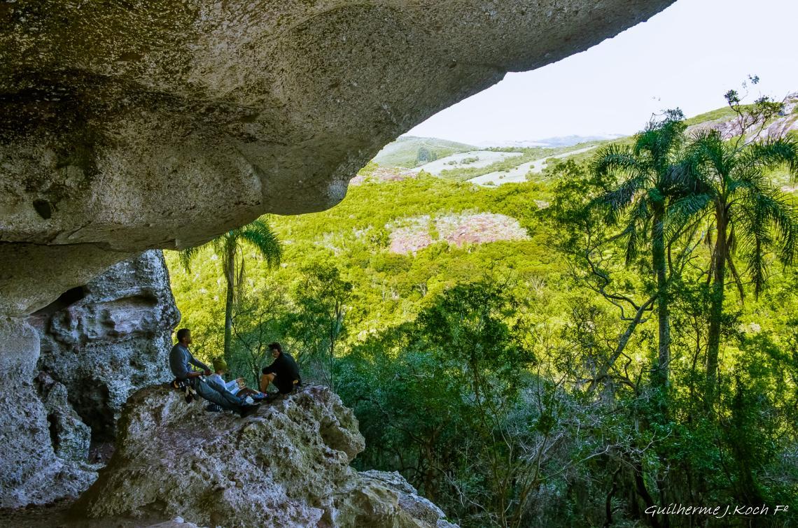 tags: paisagem,morros,natureza,floresta,mata,grutas

Parque Natural M. Pedra do Segredo - Ca&ccedil;apava do Sul - RS - Brasil
