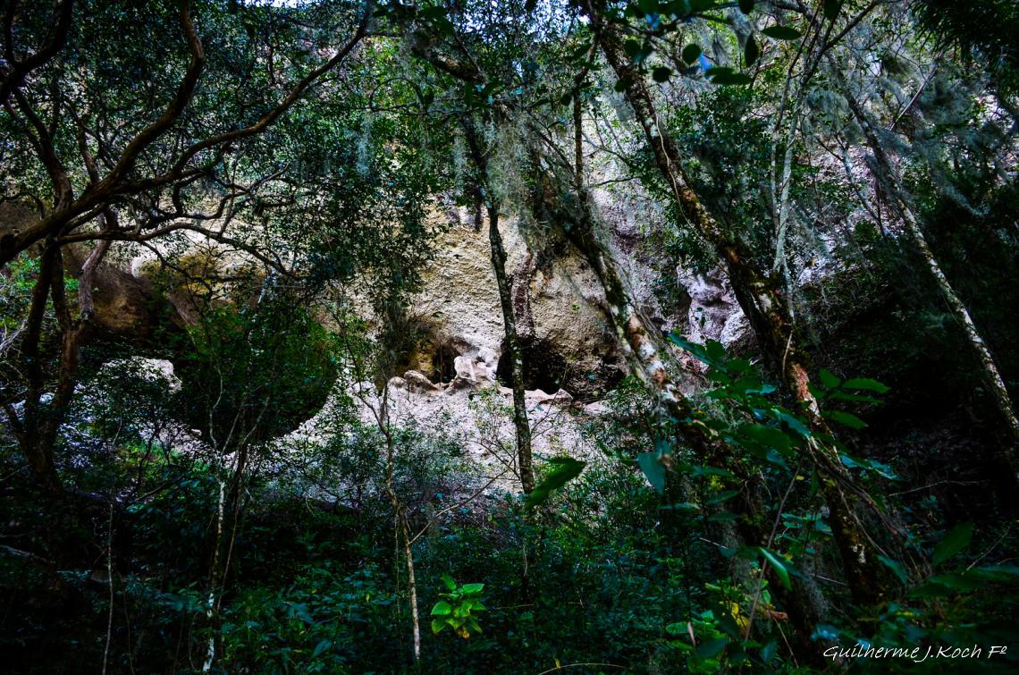 tags: paisagem,morros,natureza,floresta,mata,grutas

Parque Natural M. Pedra do Segredo - Ca&ccedil;apava do Sul - RS - Brasil